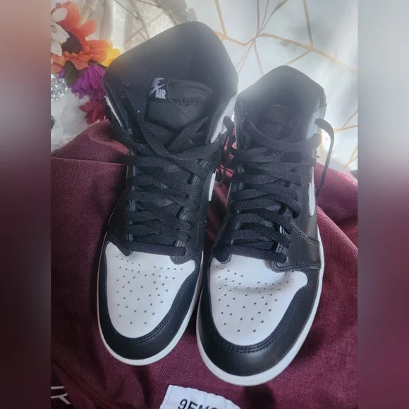 Jordan 1s - Picture 2 of 5